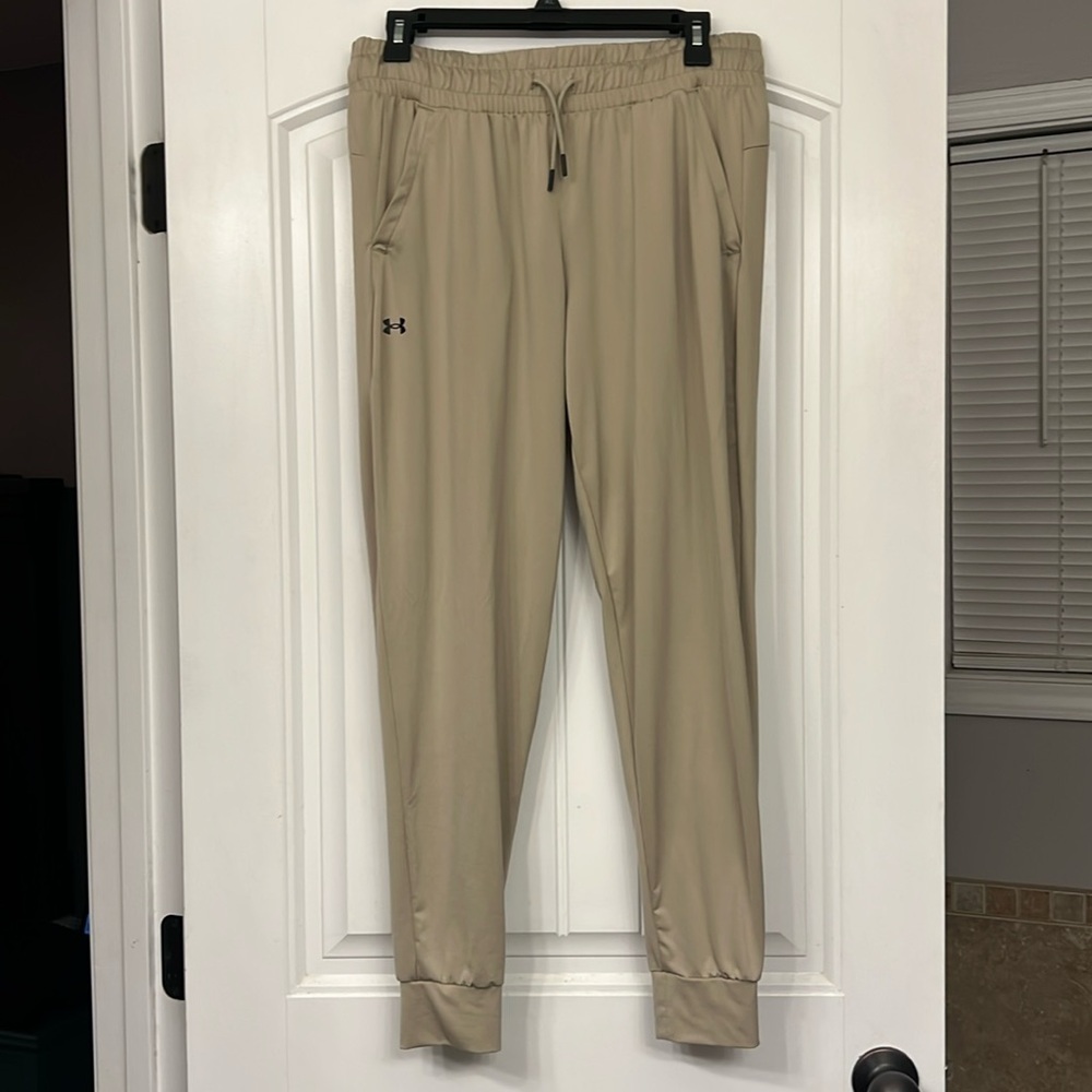 Ladies Under Armour Joggers. Khaki. Size Medium. Never worn. New without tags.